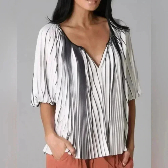 Diane Von Furstenberg 'Keoni" Plisse Pleated Top 12 - Picture 1 of 5